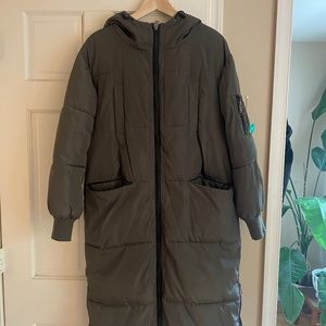 Silence+Noise UA long puffer olive green